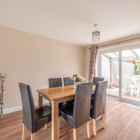 3-Bed Family Home With Parking & Large Garden Windsor Zewnętrze zdjęcie
