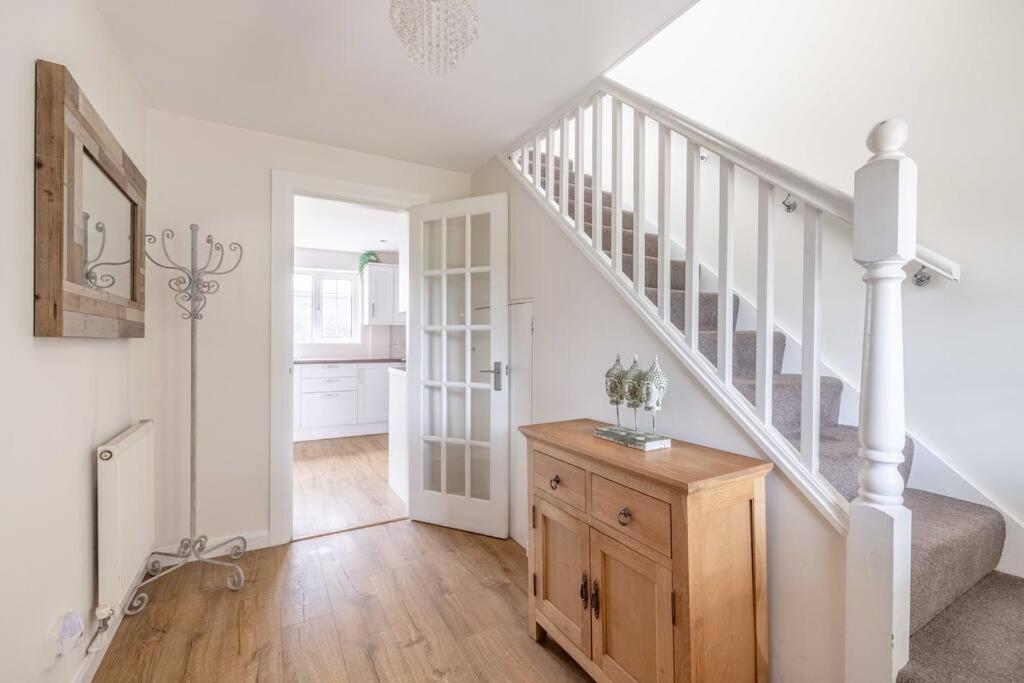 3-Bed Family Home With Parking & Large Garden Windsor Zewnętrze zdjęcie