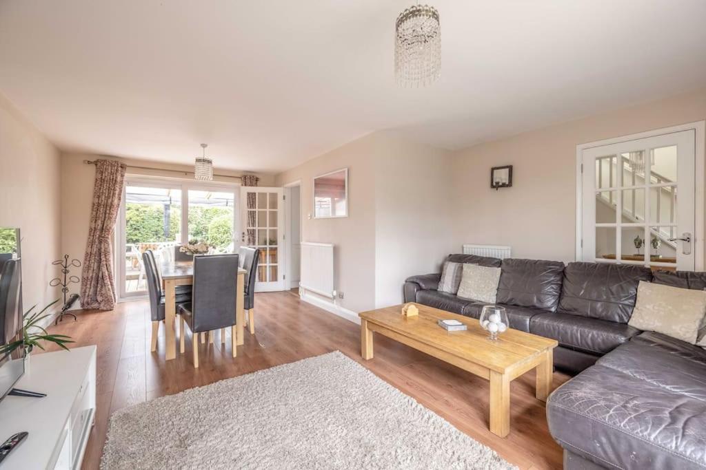 3-Bed Family Home With Parking & Large Garden Windsor Zewnętrze zdjęcie